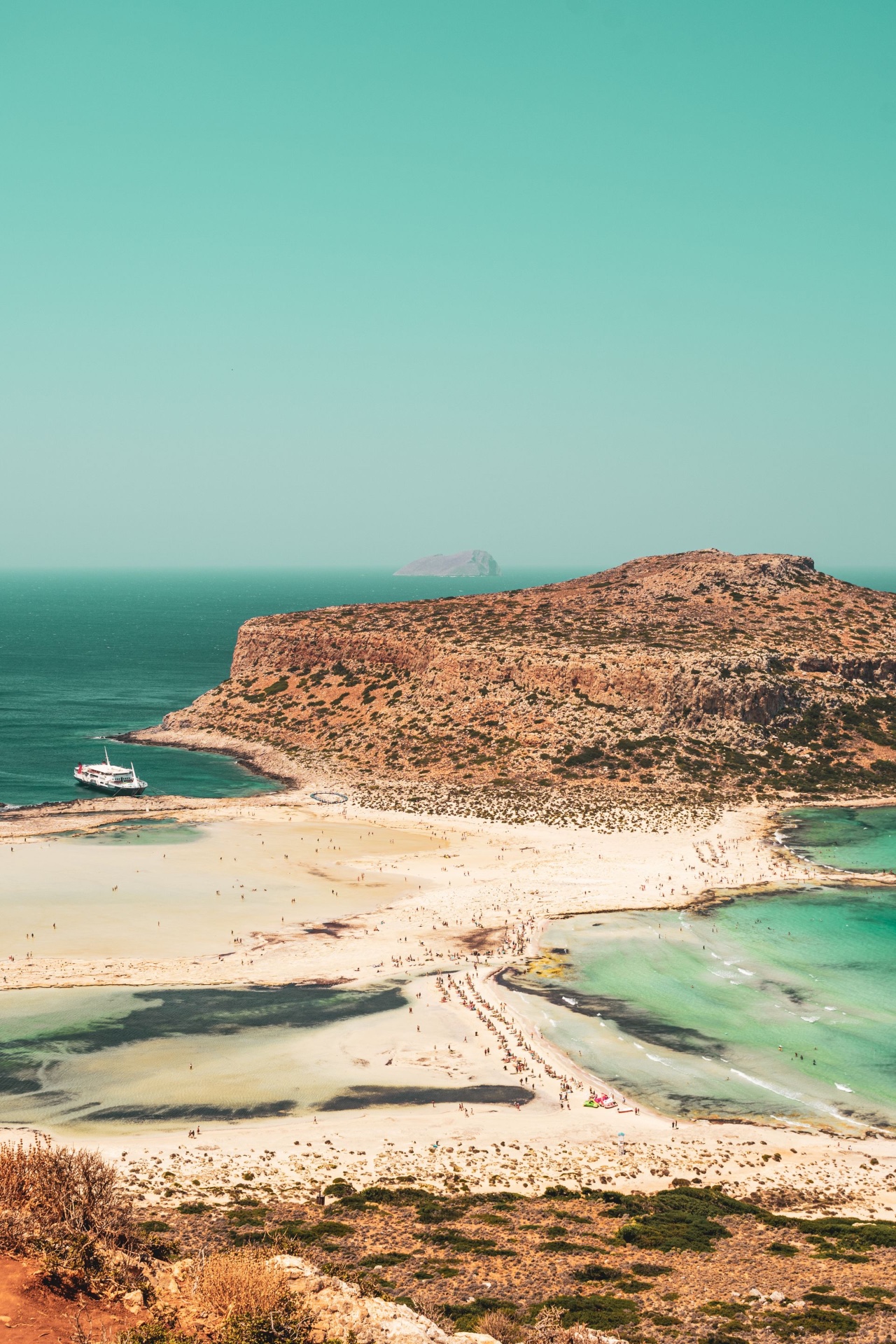 Vue d'ensemble de la lagune de Balos, en Crète, eaux turquoise et bancs de sable